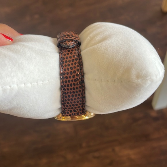 *READ Gucci 3800 Jr Chronograph Gold Plated Women's Watch - Picture 7 of 14